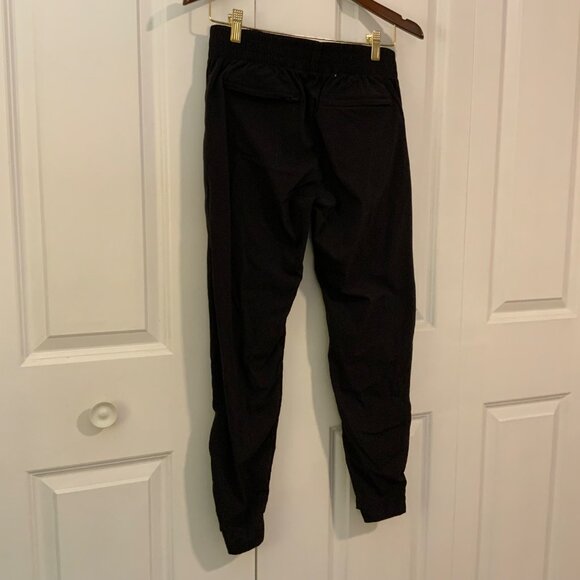 Athleta Black Trekkie Mid Crop Zip Ankle Pants Quick Dry Lightweight Size 4 - Picture 8 of 11